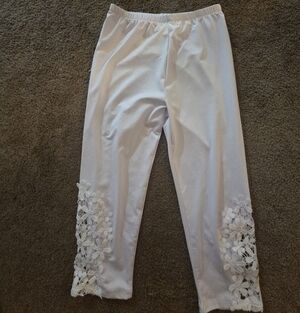 White Floral Womans Capri Leggings